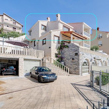 אומיס Apartments With Pool Vrdoljak מראה חיצוני תמונה