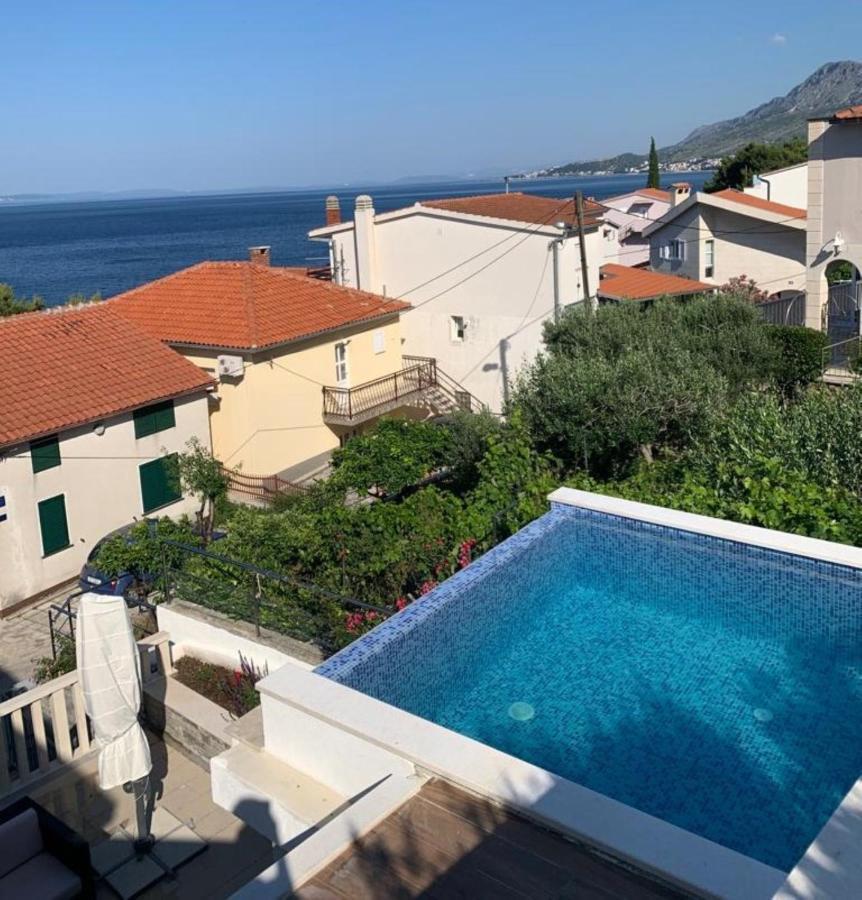 אומיס Apartments With Pool Vrdoljak מראה חיצוני תמונה