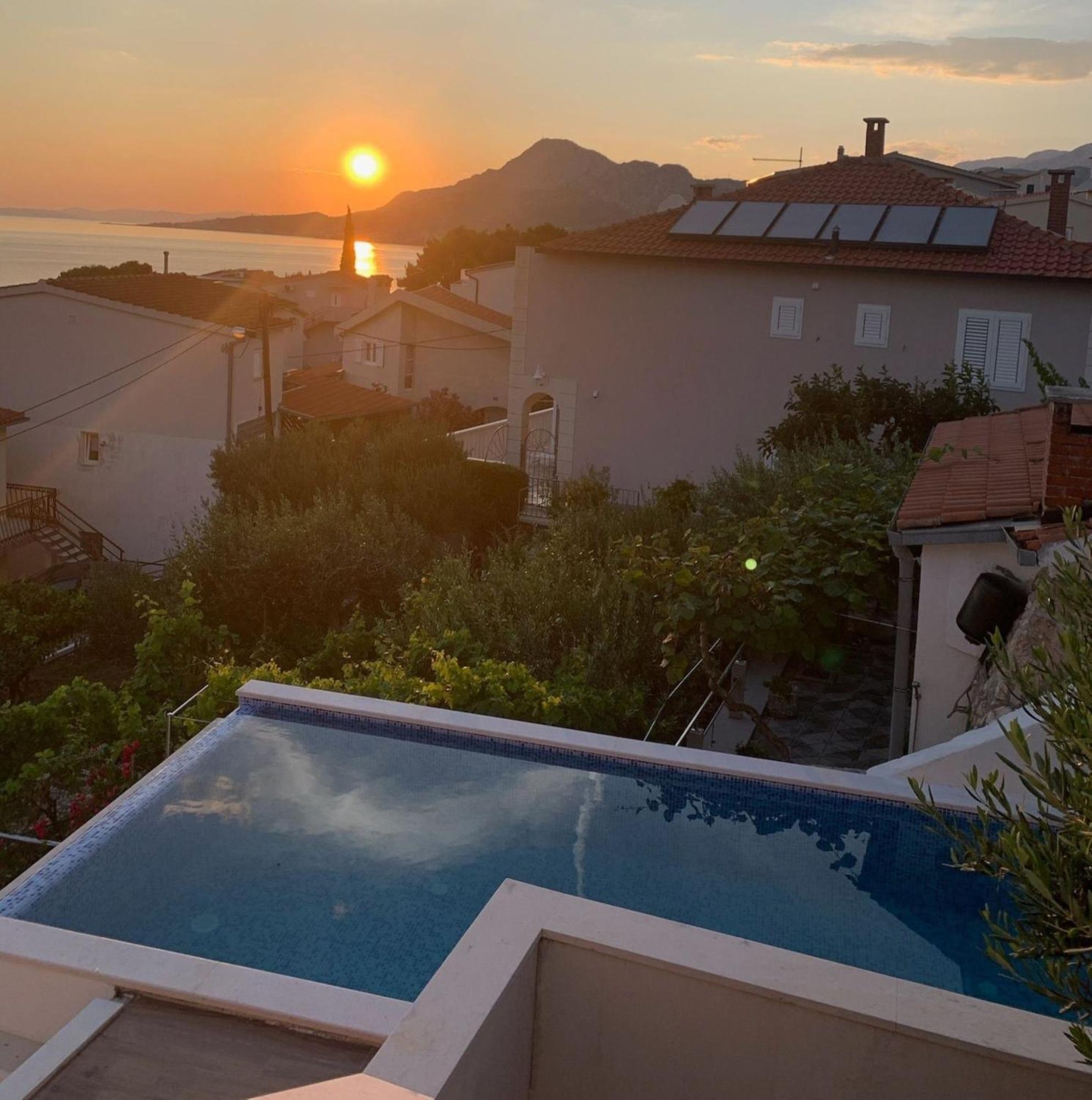 אומיס Apartments With Pool Vrdoljak חדר תמונה