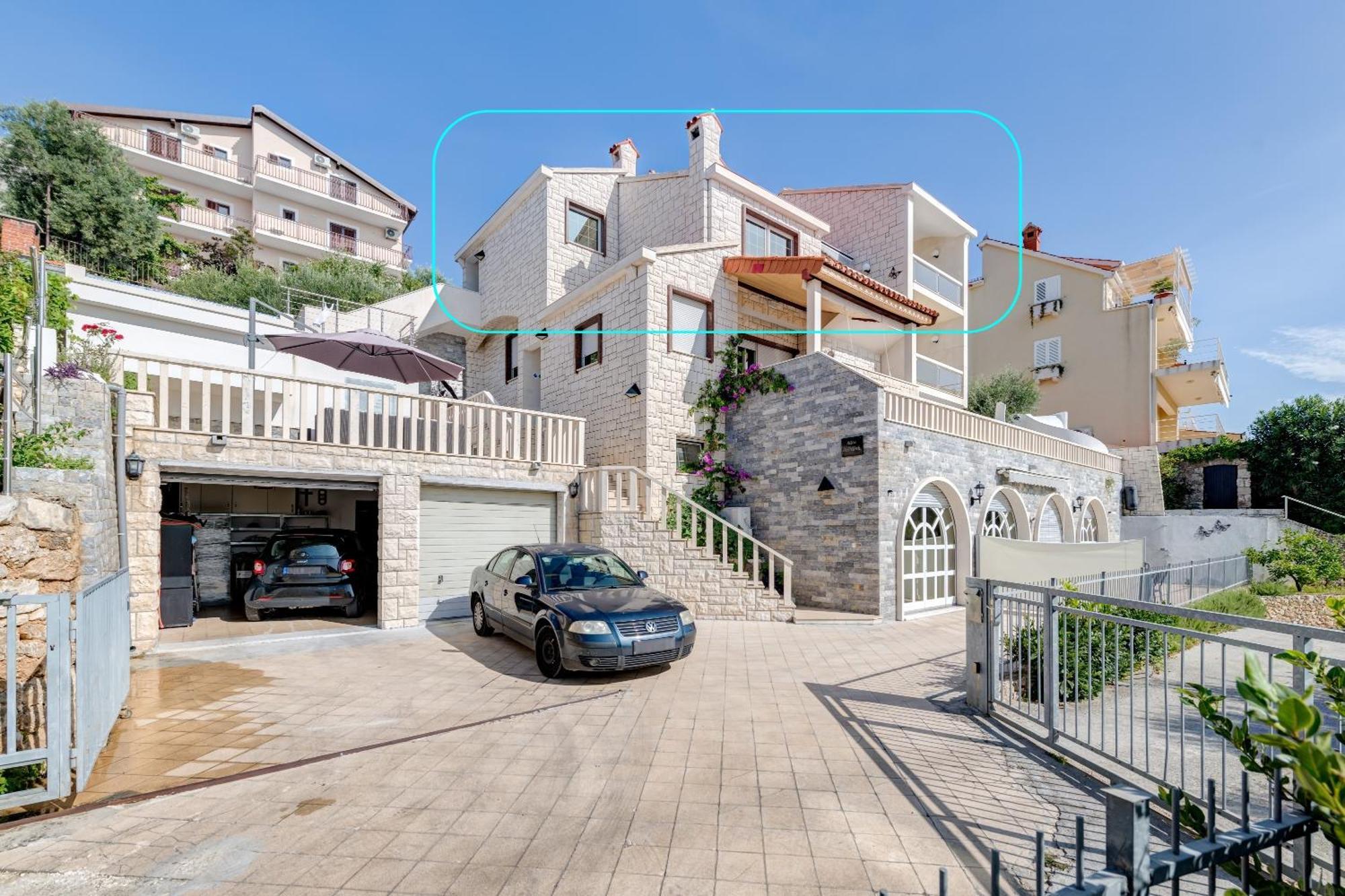אומיס Apartments With Pool Vrdoljak מראה חיצוני תמונה