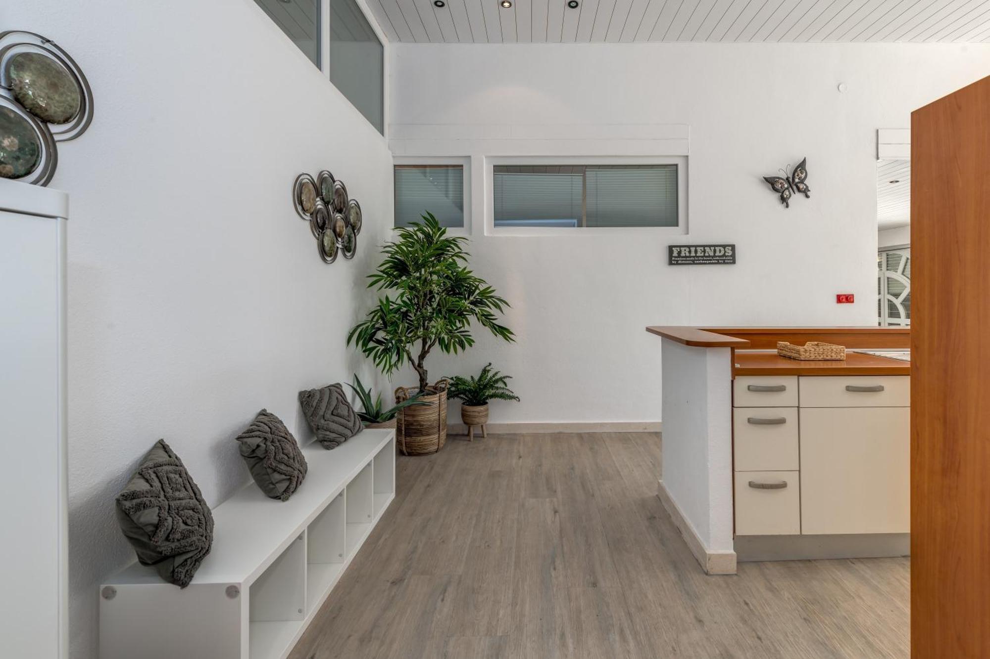 אומיס Apartments With Pool Vrdoljak חדר תמונה