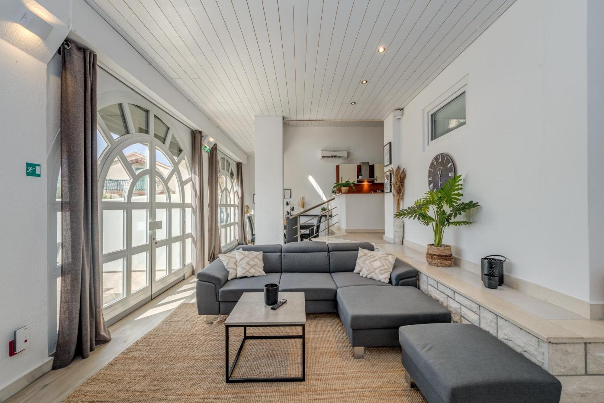 אומיס Apartments With Pool Vrdoljak חדר תמונה