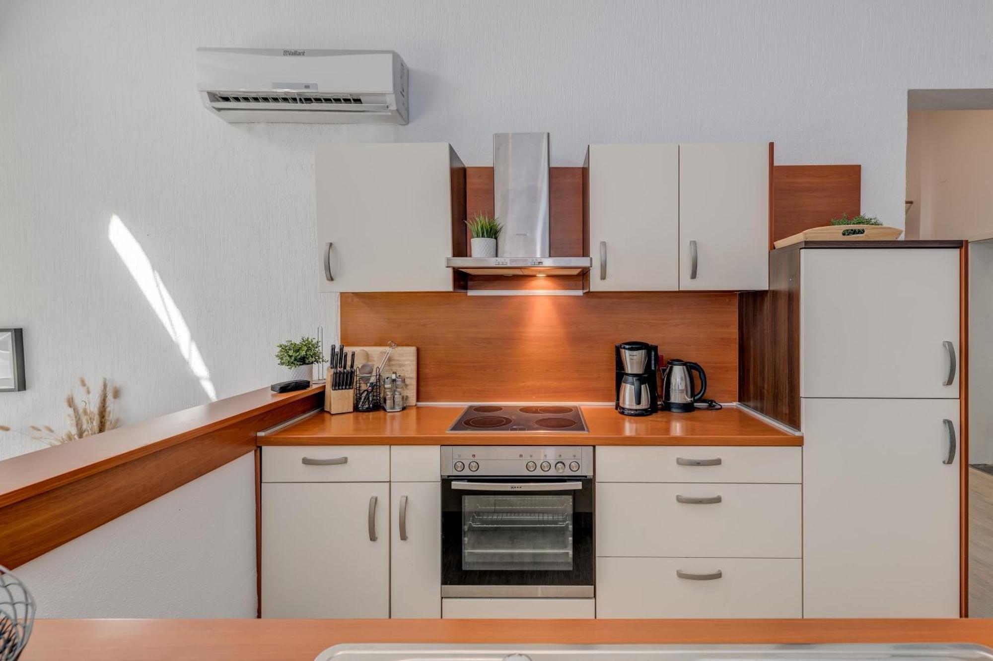 אומיס Apartments With Pool Vrdoljak חדר תמונה
