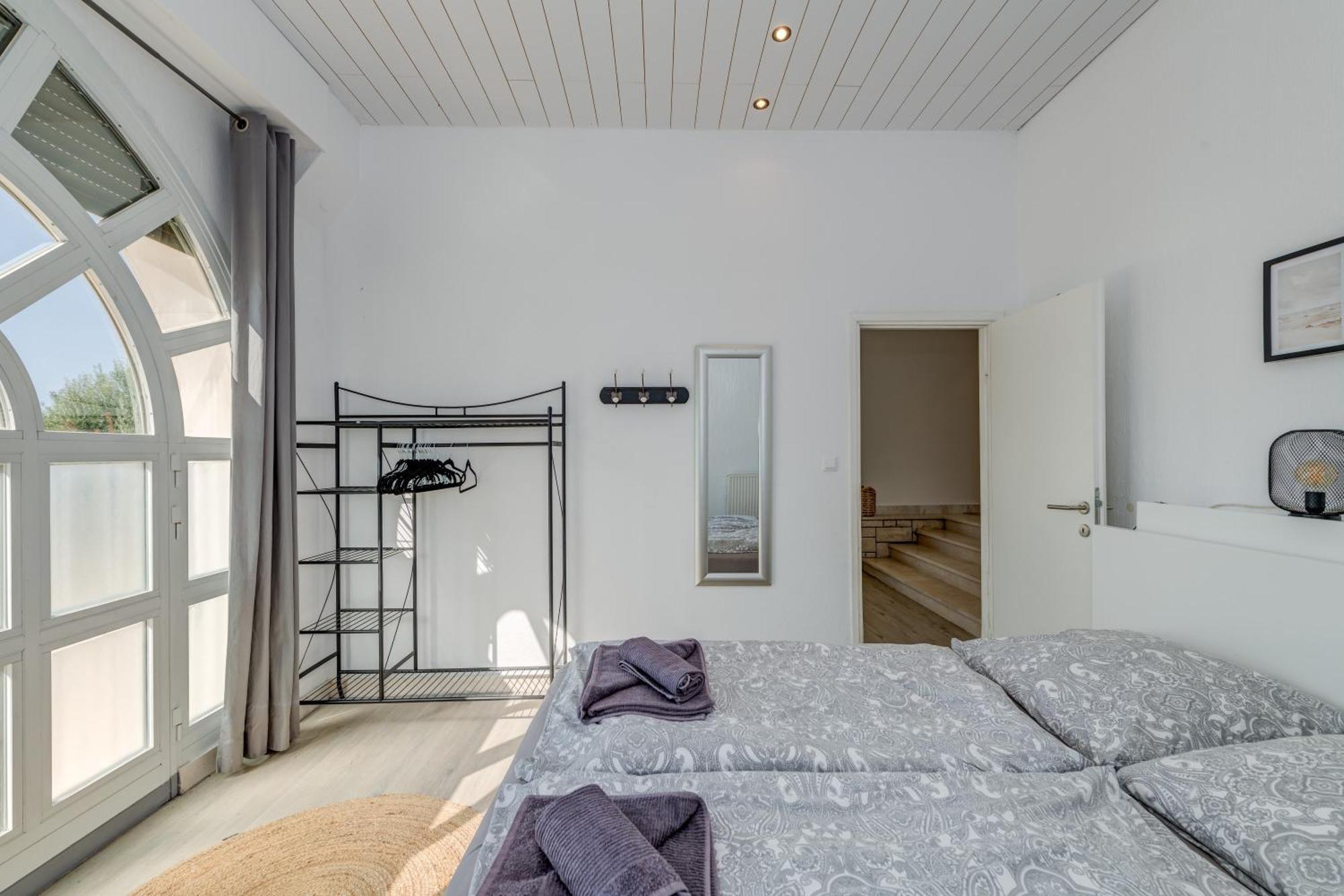אומיס Apartments With Pool Vrdoljak חדר תמונה