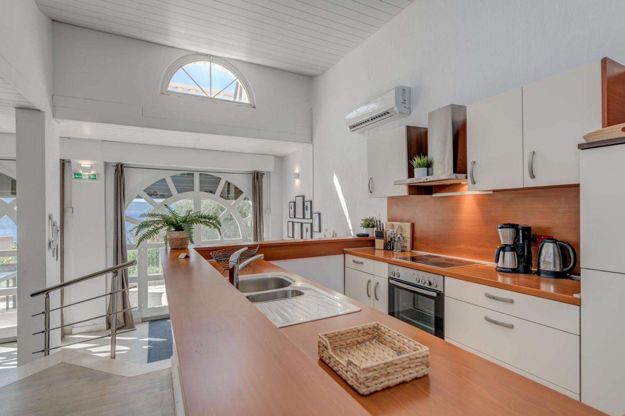 אומיס Apartments With Pool Vrdoljak חדר תמונה