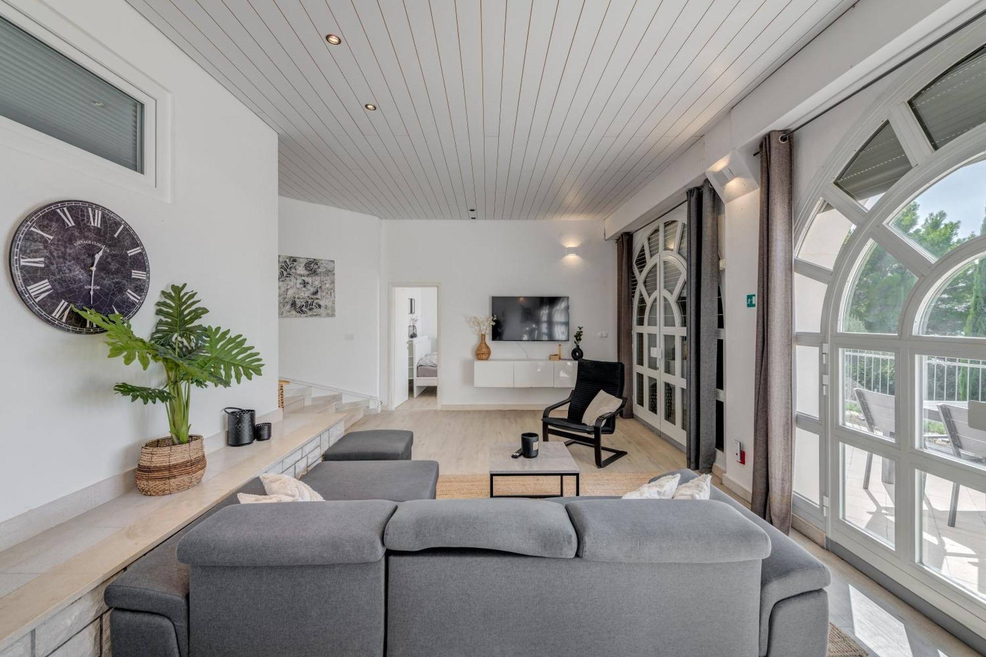 אומיס Apartments With Pool Vrdoljak חדר תמונה