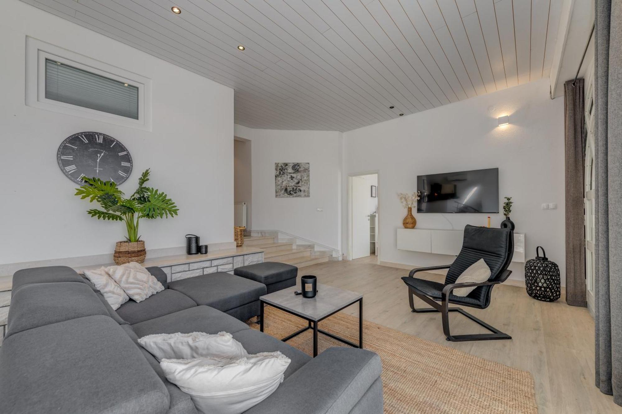 אומיס Apartments With Pool Vrdoljak חדר תמונה