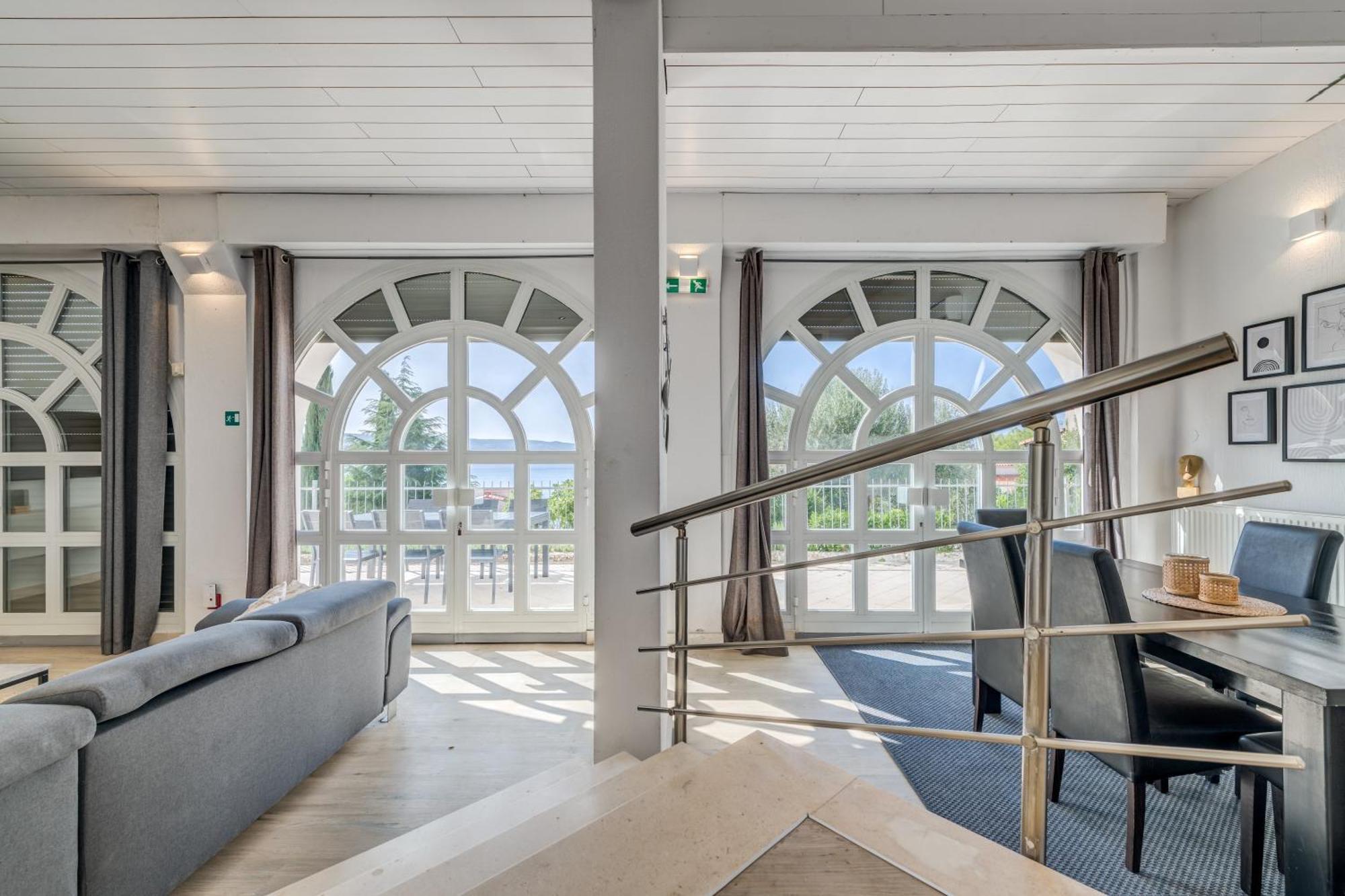 אומיס Apartments With Pool Vrdoljak חדר תמונה