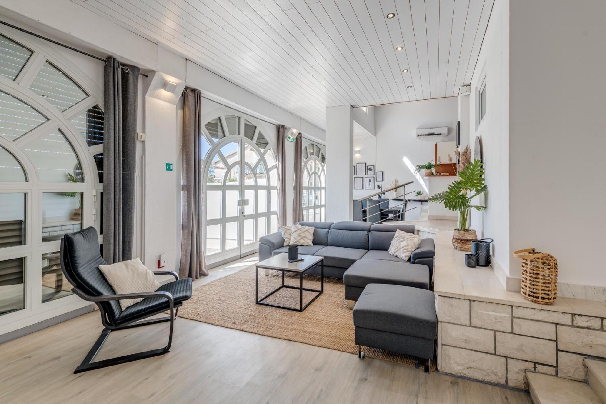 אומיס Apartments With Pool Vrdoljak חדר תמונה