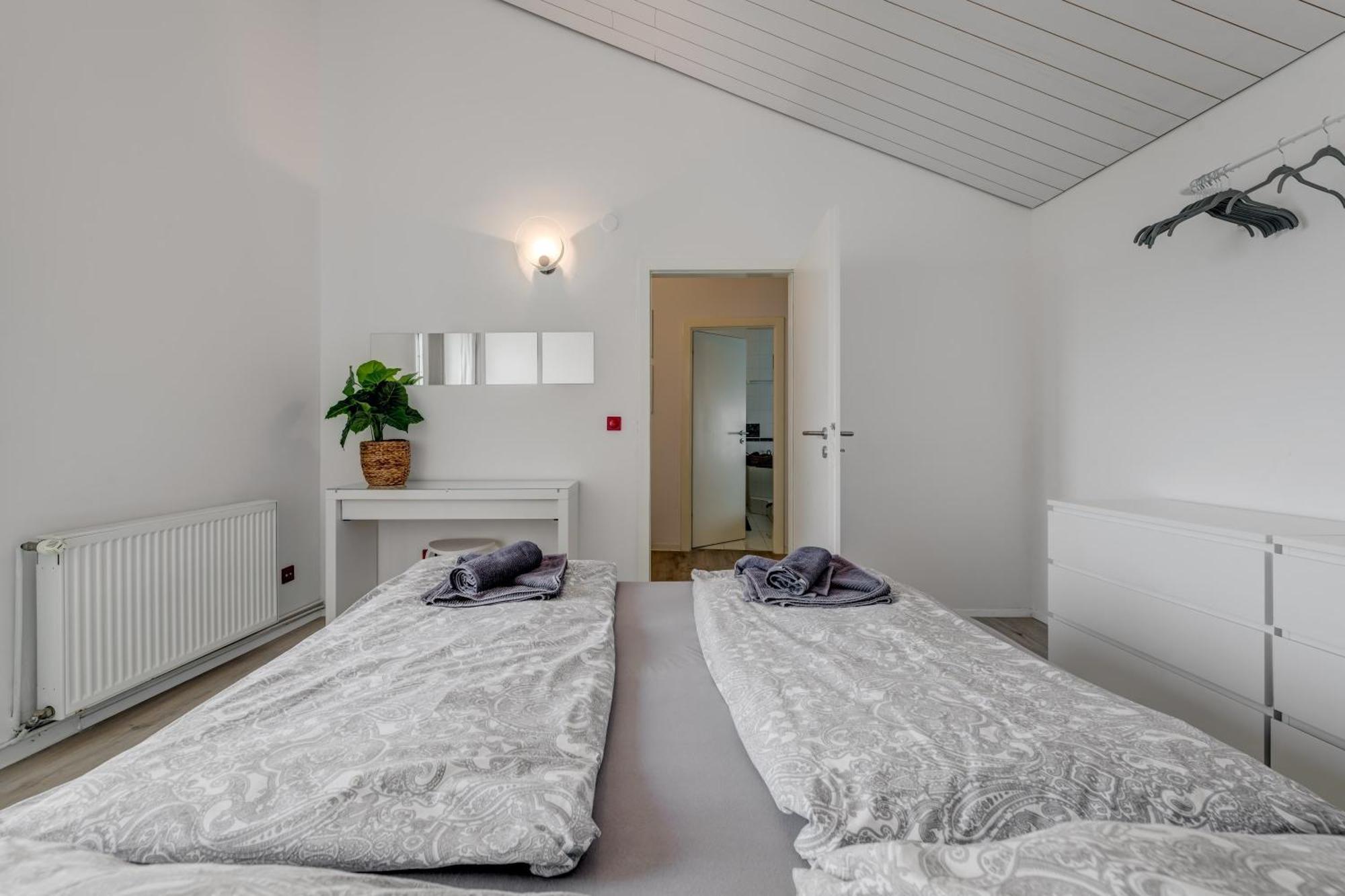 אומיס Apartments With Pool Vrdoljak חדר תמונה