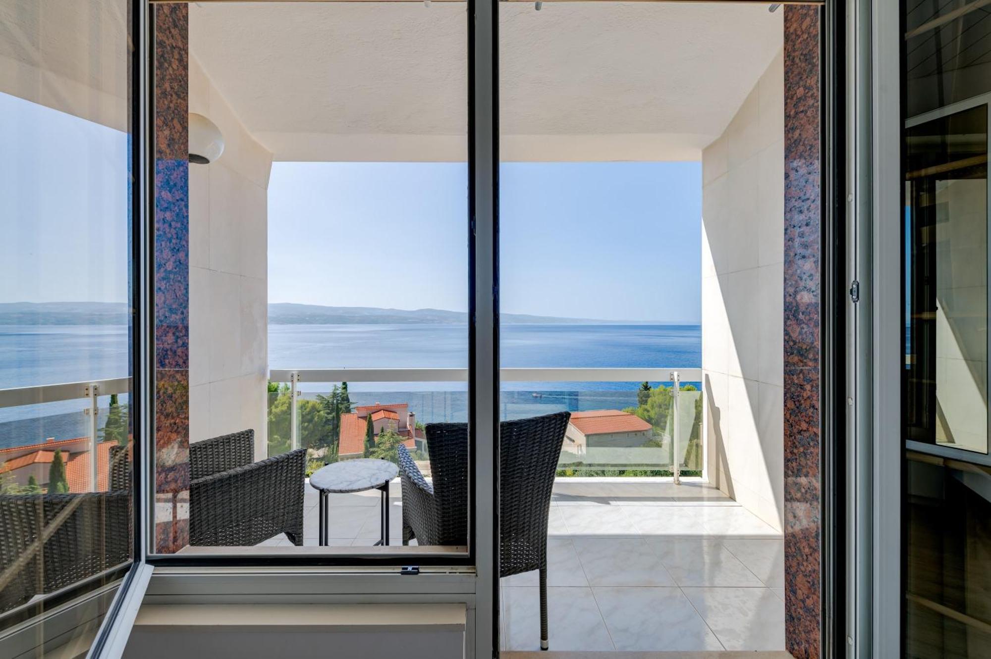 אומיס Apartments With Pool Vrdoljak חדר תמונה