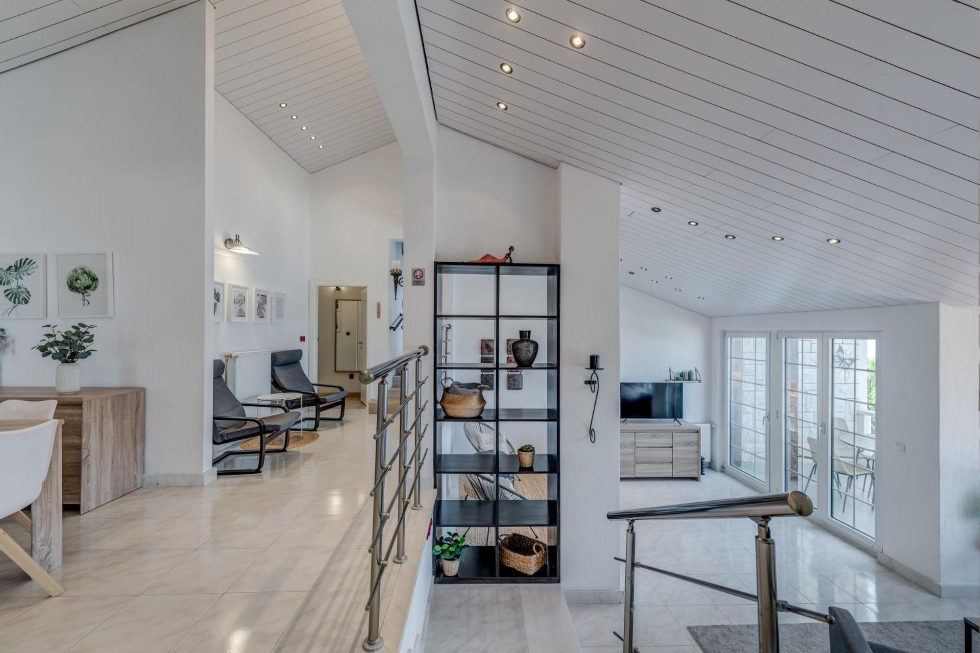 אומיס Apartments With Pool Vrdoljak חדר תמונה